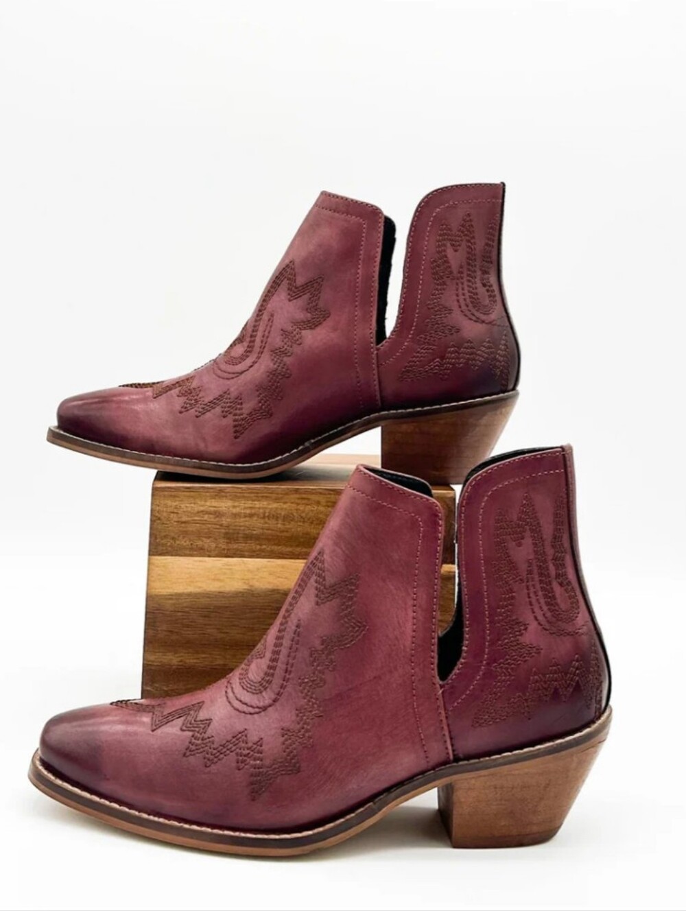 🩷EUC Naughty Monkey Kickin Booties Cutout Western Boots, Like New, Wine, 8/39